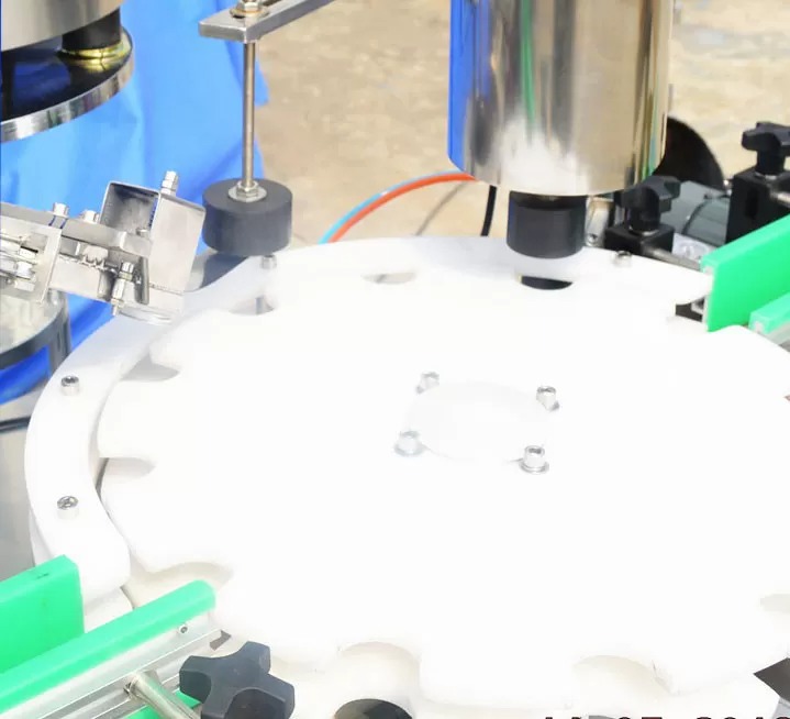 Szklana butelka Automatyczna maszyna do napełniania płynem