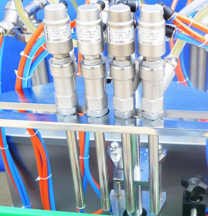 Szklana butelka Automatyczna maszyna do napełniania płynem